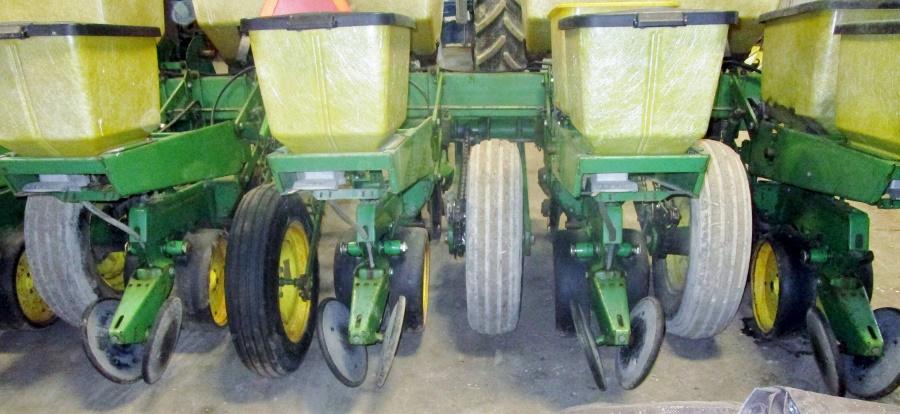 7000 JD 6 Row Corn Planter!