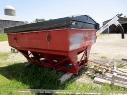 350 bu Gravity Box with 12’ Market Unloading Auger!