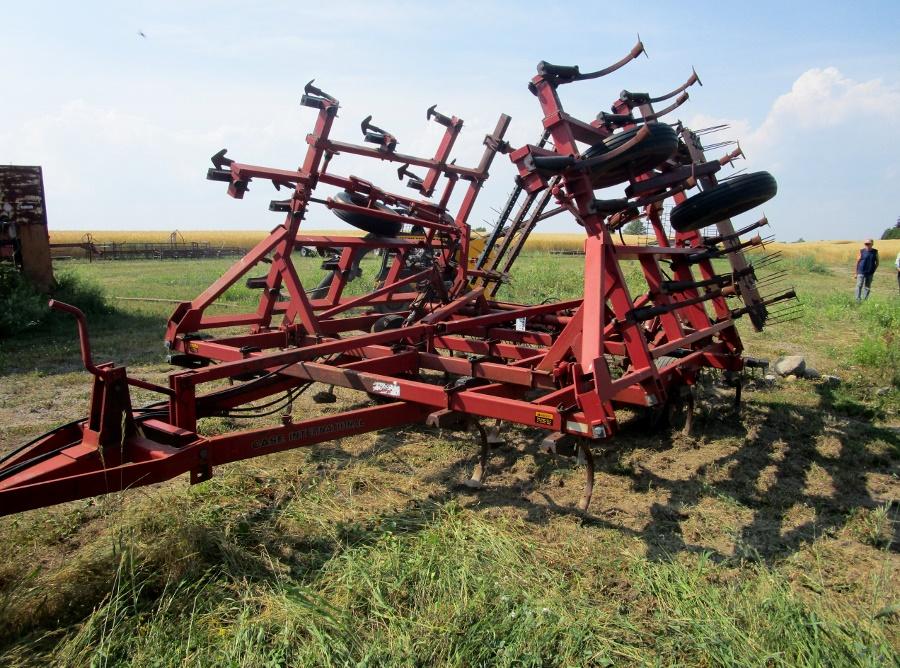 4800 Case IH Vibra Shank Cultivator with Finishing Harrow Attachment!