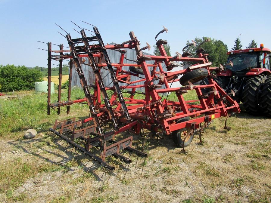 4800 Case IH Vibra Shank Cultivator with Finishing Harrow Attachment!