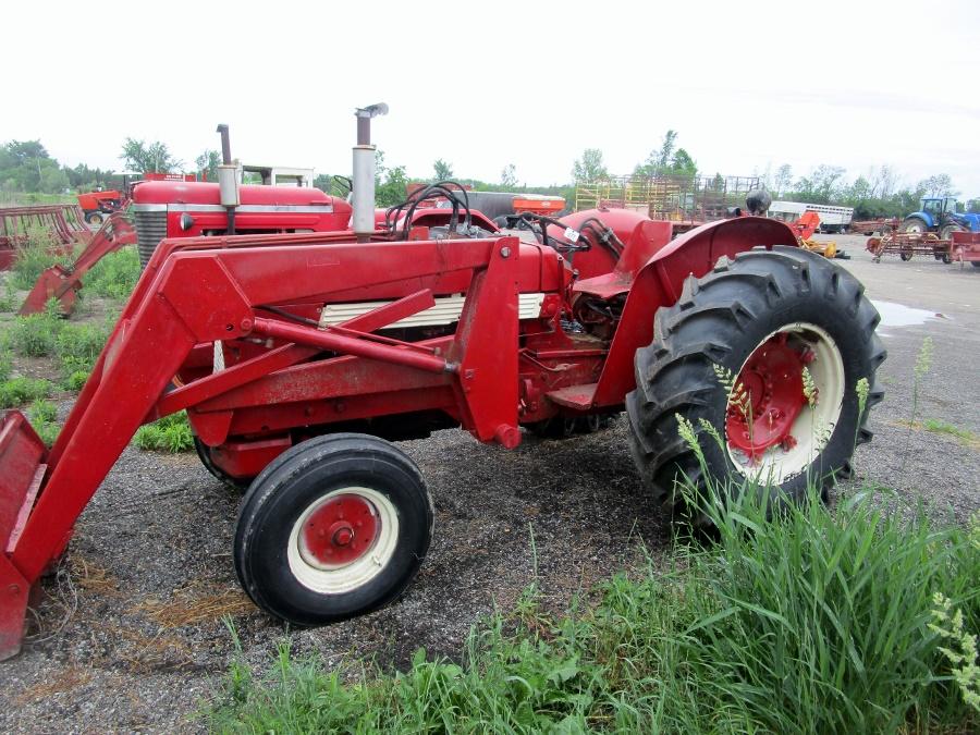 Int’l 624 Tractor with Loader!