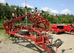 Case IH 4300 Cultivator!