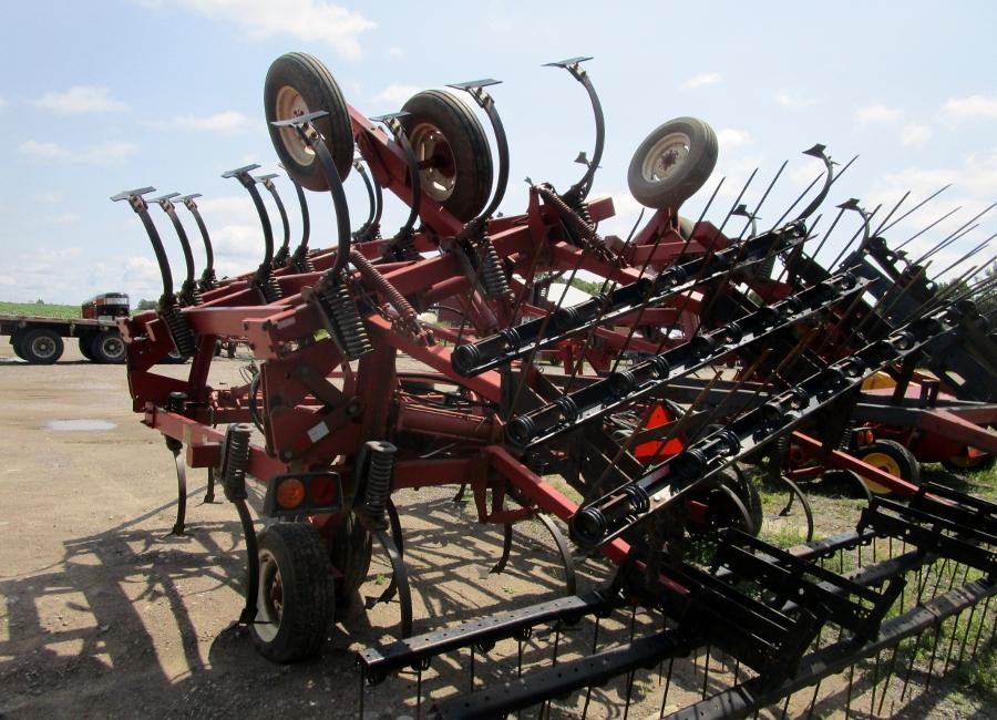 Case IH 4300 Cultivator!