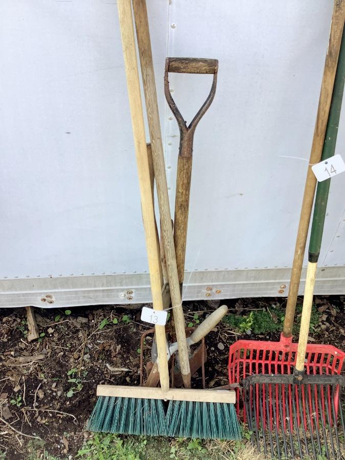 ASSORTED GARDEN TOOLS