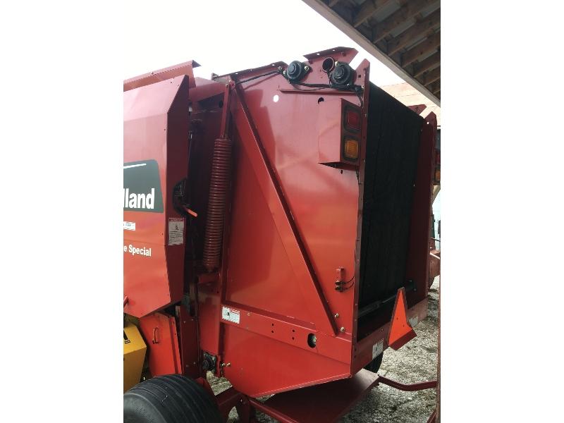 N.H. BR 740 A Silage Special Round Baler - Like New