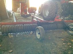 Farmhand 15' Sprocket Packer With Hydraulic Transport