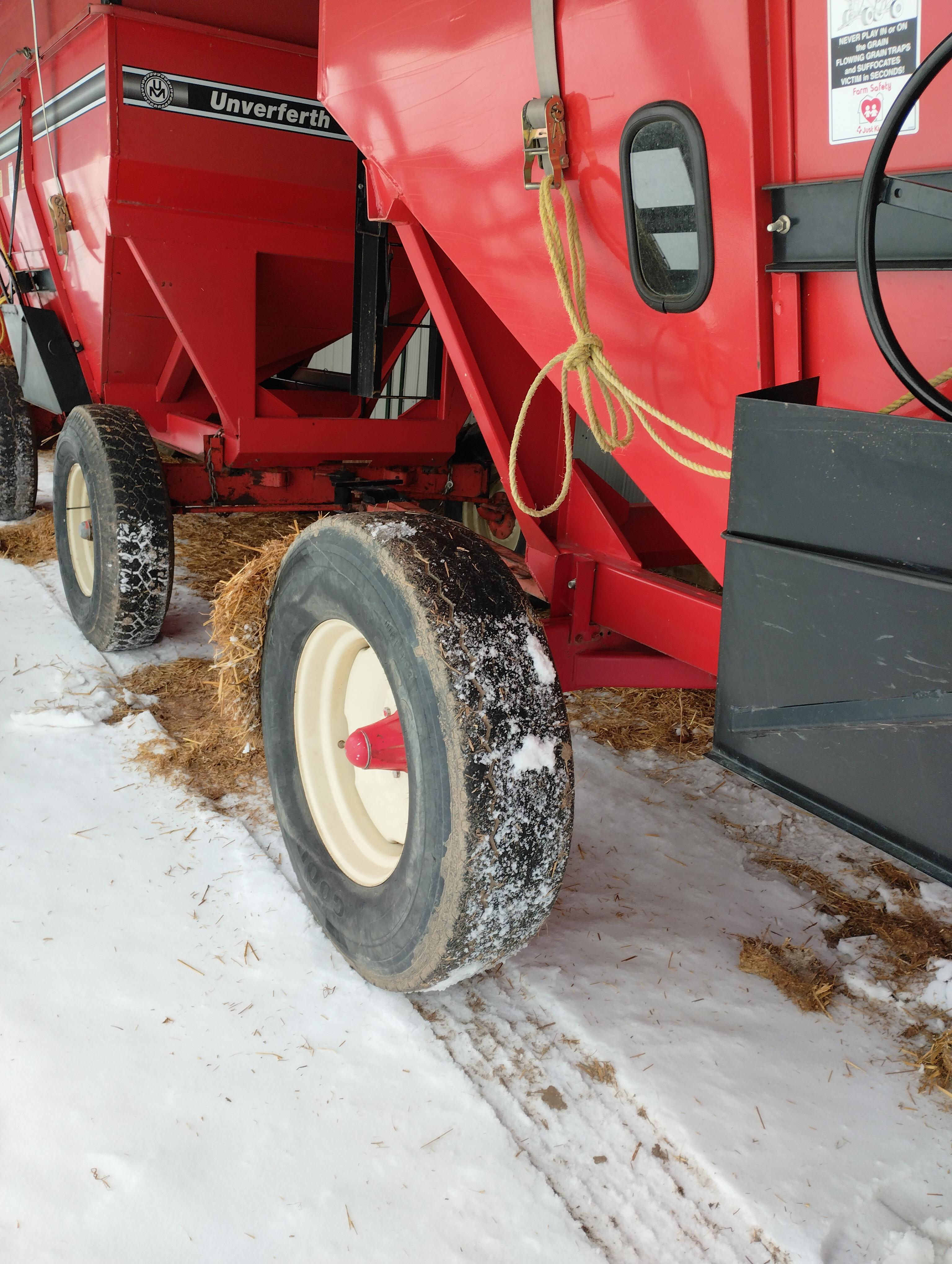 Unverferth 325 Grain Wagon With Bin Extension & Tarp