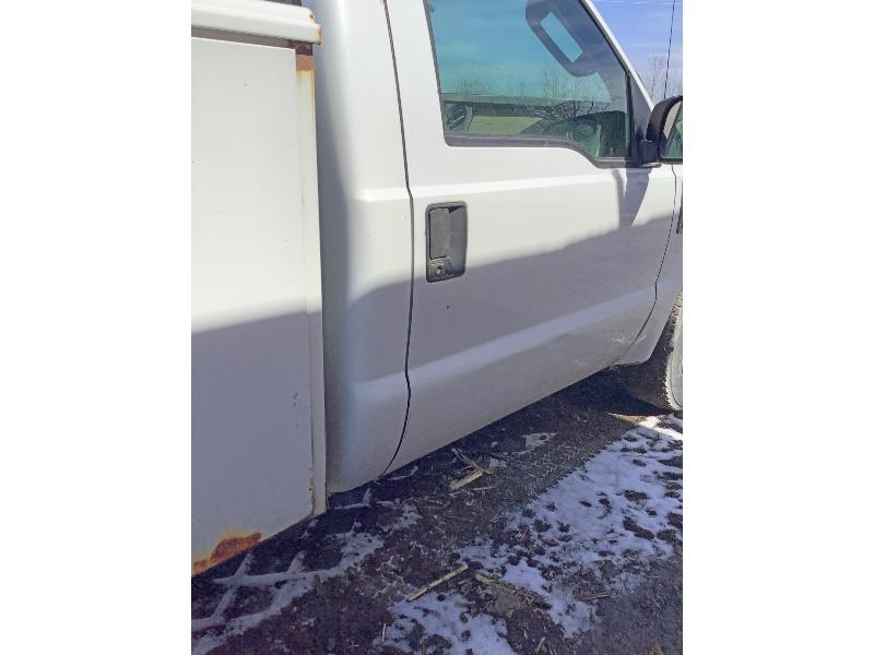 2007 Ford F250 Service Truck with Power Tail Gate - Sells Running As Is