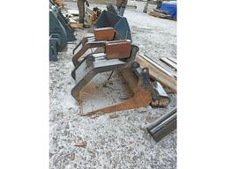 6' Skid Steer Grapple Bucket Note: Needs Hydraulic Hoses Replaced