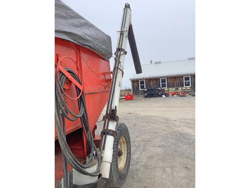 Gravity Wagon With Market Poly Hydraulic Auger