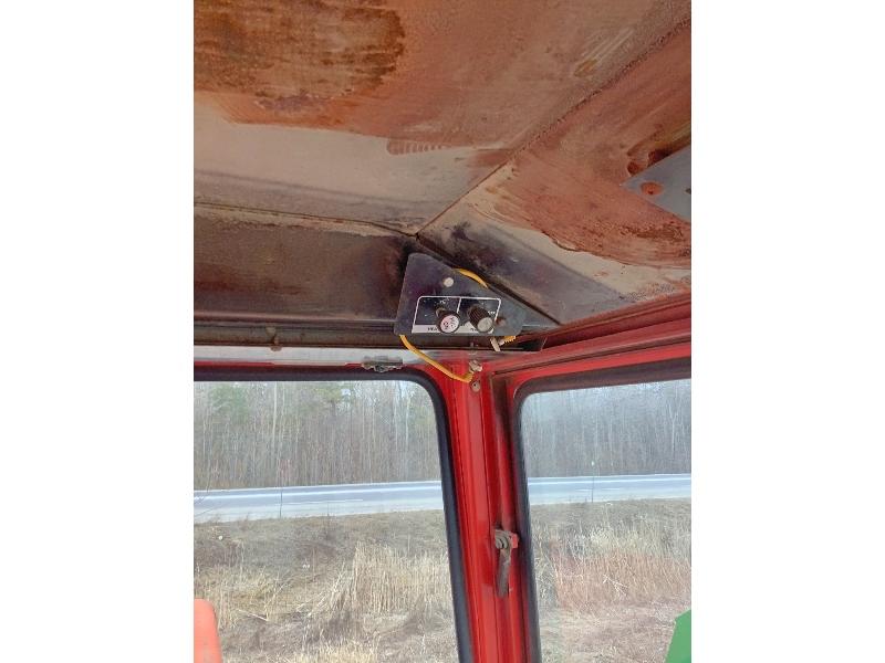 Massey Ferguson 1105 Cab Tractor