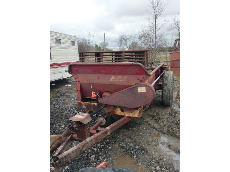 New Holland 327 Manure Spreader