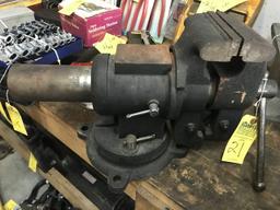 LARGE PIPE BENCH VISE