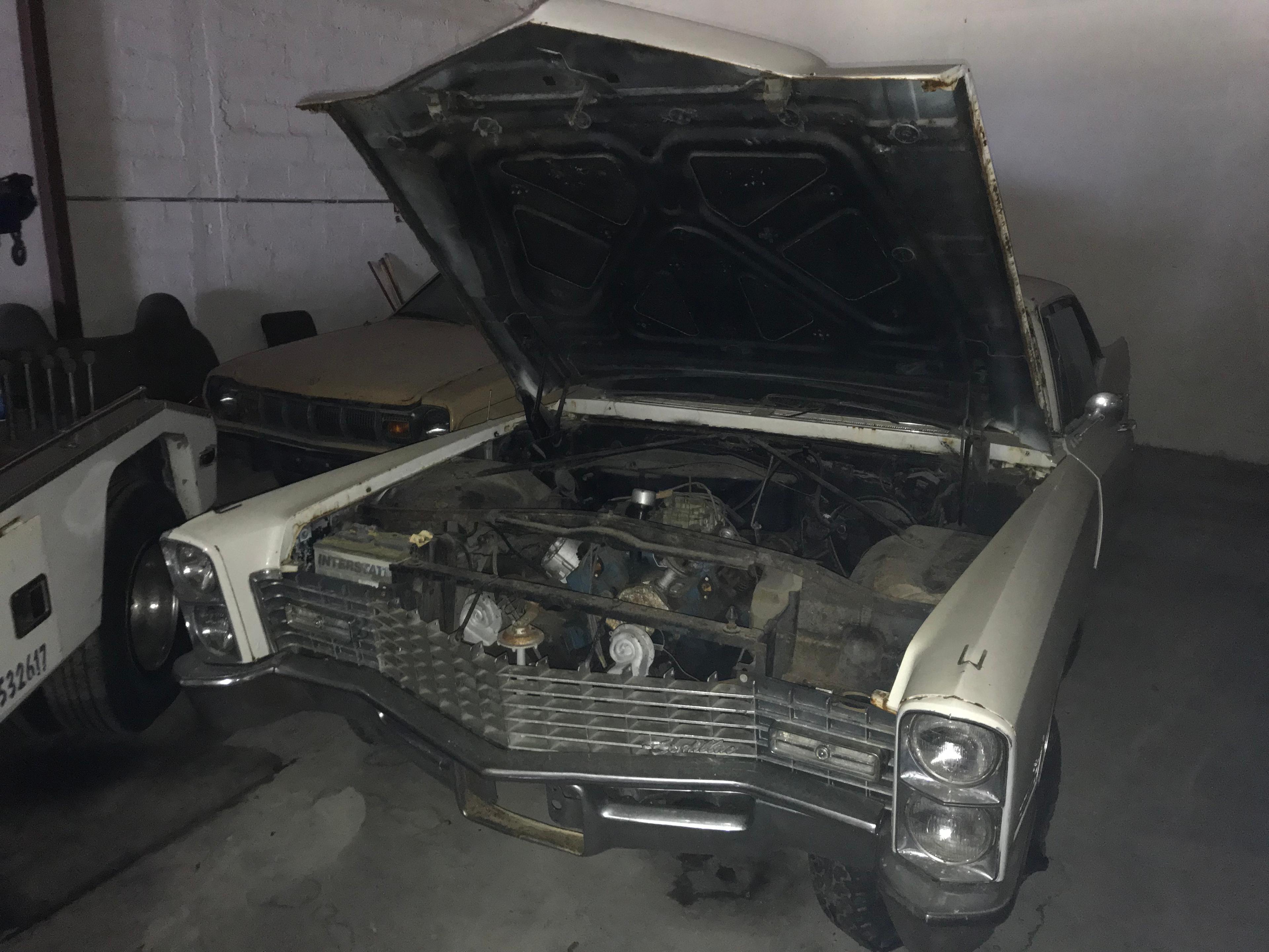 1967 CADILLAC B7 - B7250067 - WHITE - ODOMETER READS 21,471 MILES (ENGINE PARTIALLY DISASSEMBLED) (L