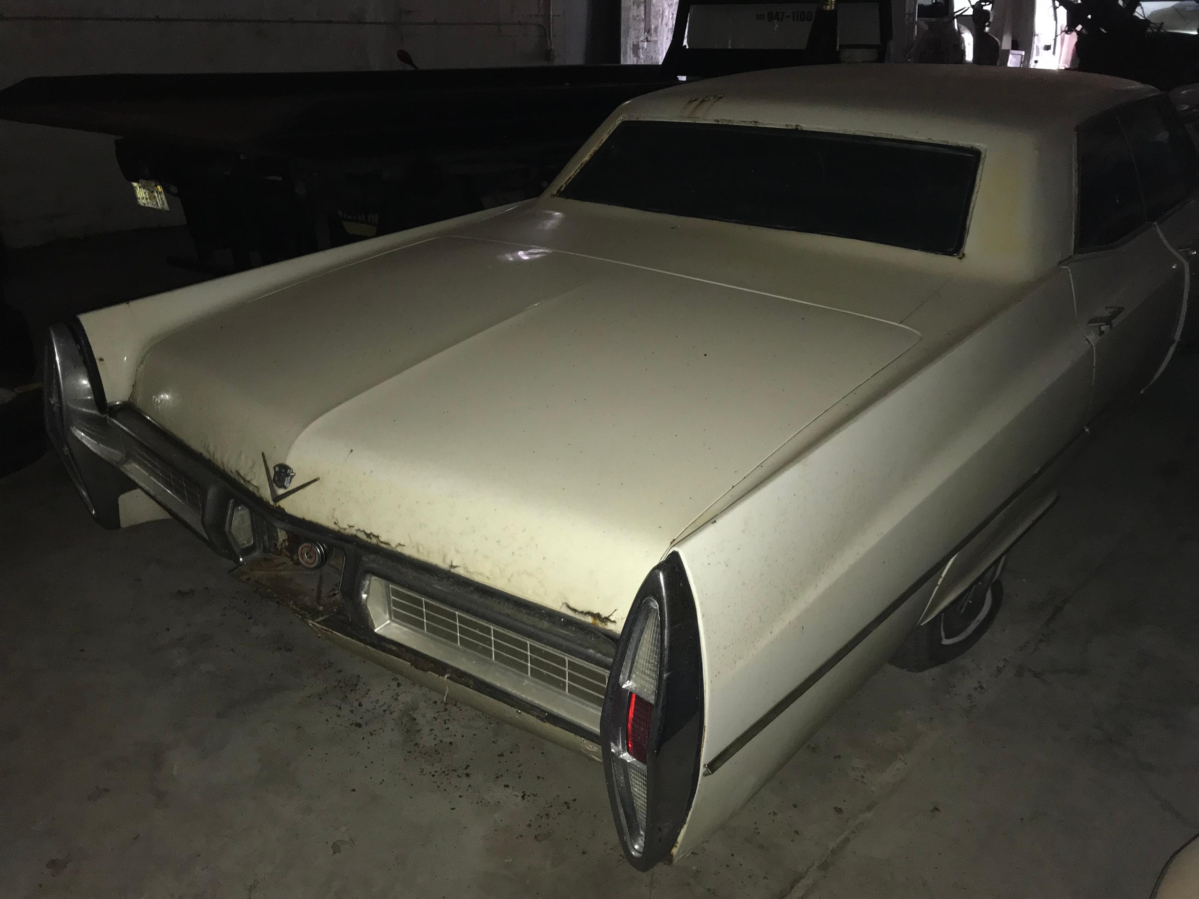 1967 CADILLAC B7 - B7250067 - WHITE - ODOMETER READS 21,471 MILES (ENGINE PARTIALLY DISASSEMBLED) (L