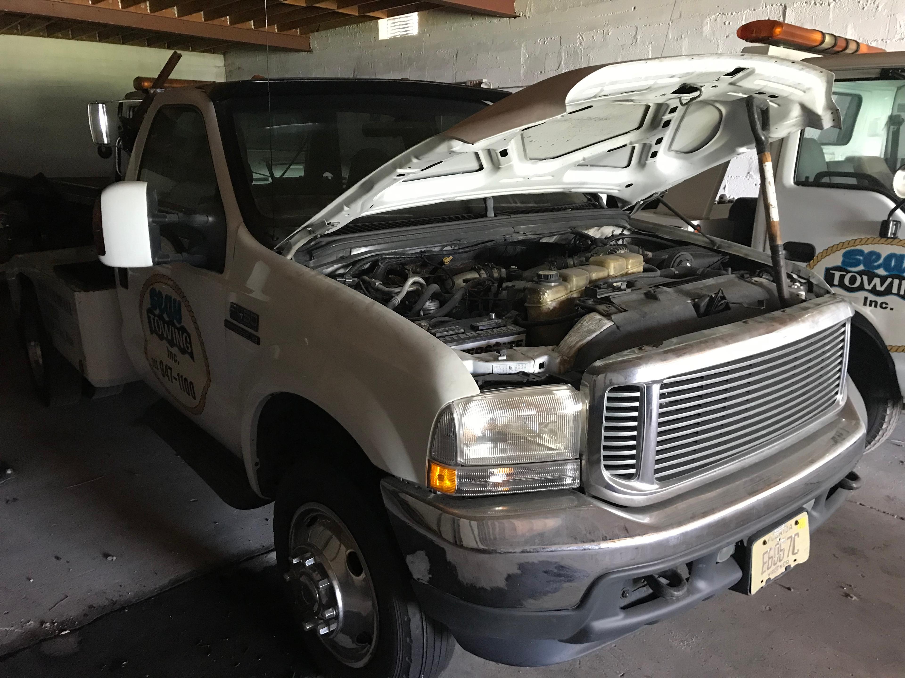 1999 FORD F-450 SUPER DUTY TOW TRUCK - 1FDXF46F9XEC26238 - WHITE - ODOMETER READS 276,589 MILES - PO