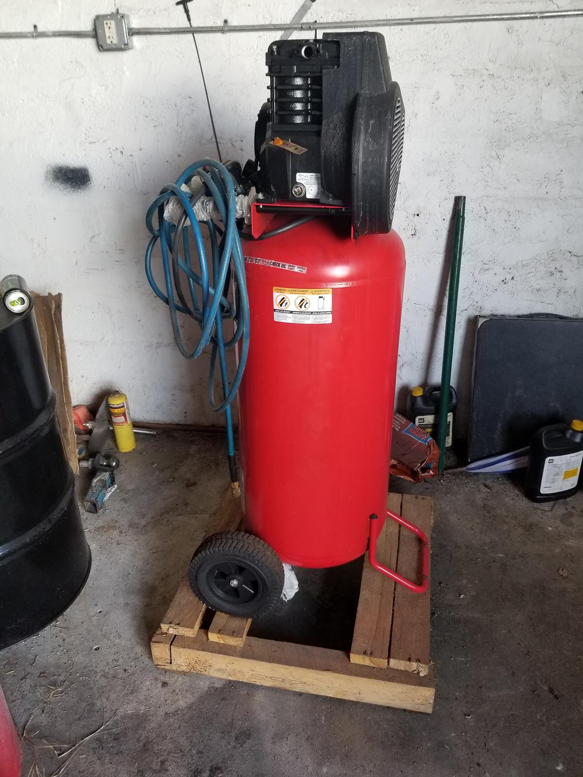 HUSKY PRO 2HP STAND UP COMPRESSOR