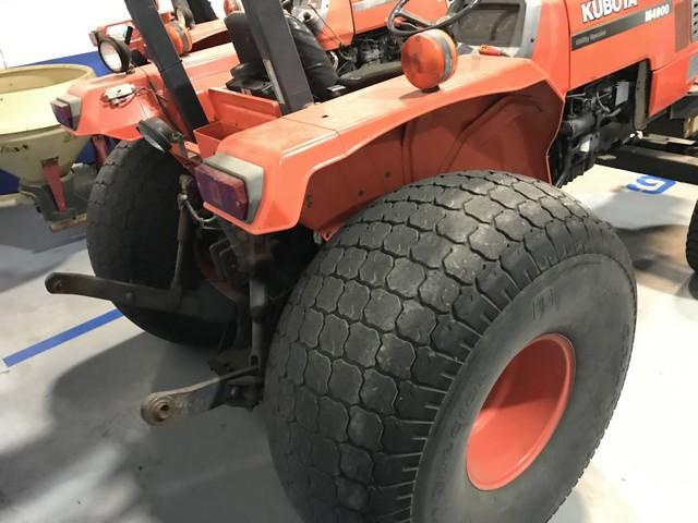 KUBOTA M4900 M490-10814 TRACTOR - 1526.9 HOURS