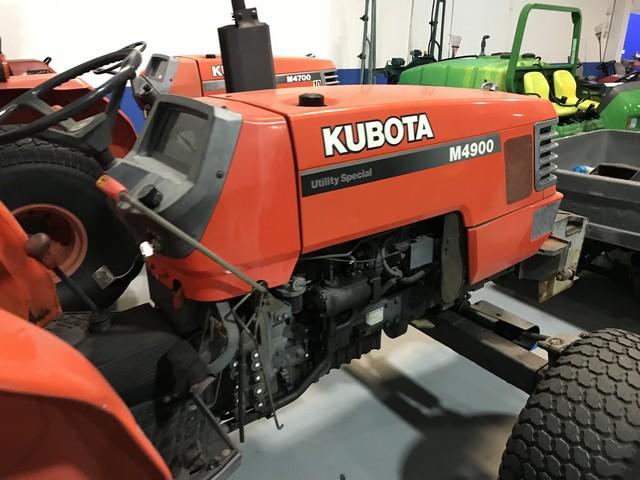 KUBOTA M4900 M490-10814 TRACTOR - 1526.9 HOURS