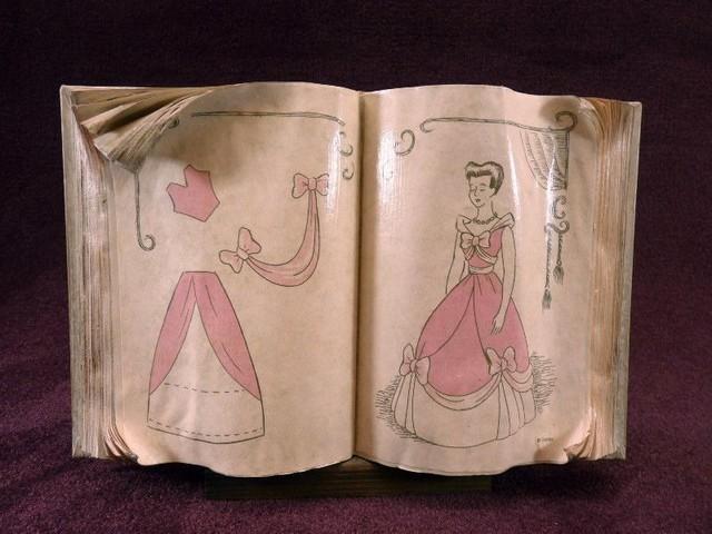 WALT DISNEY COLLECTIBLE - CINDERELLA SEWING BOOK