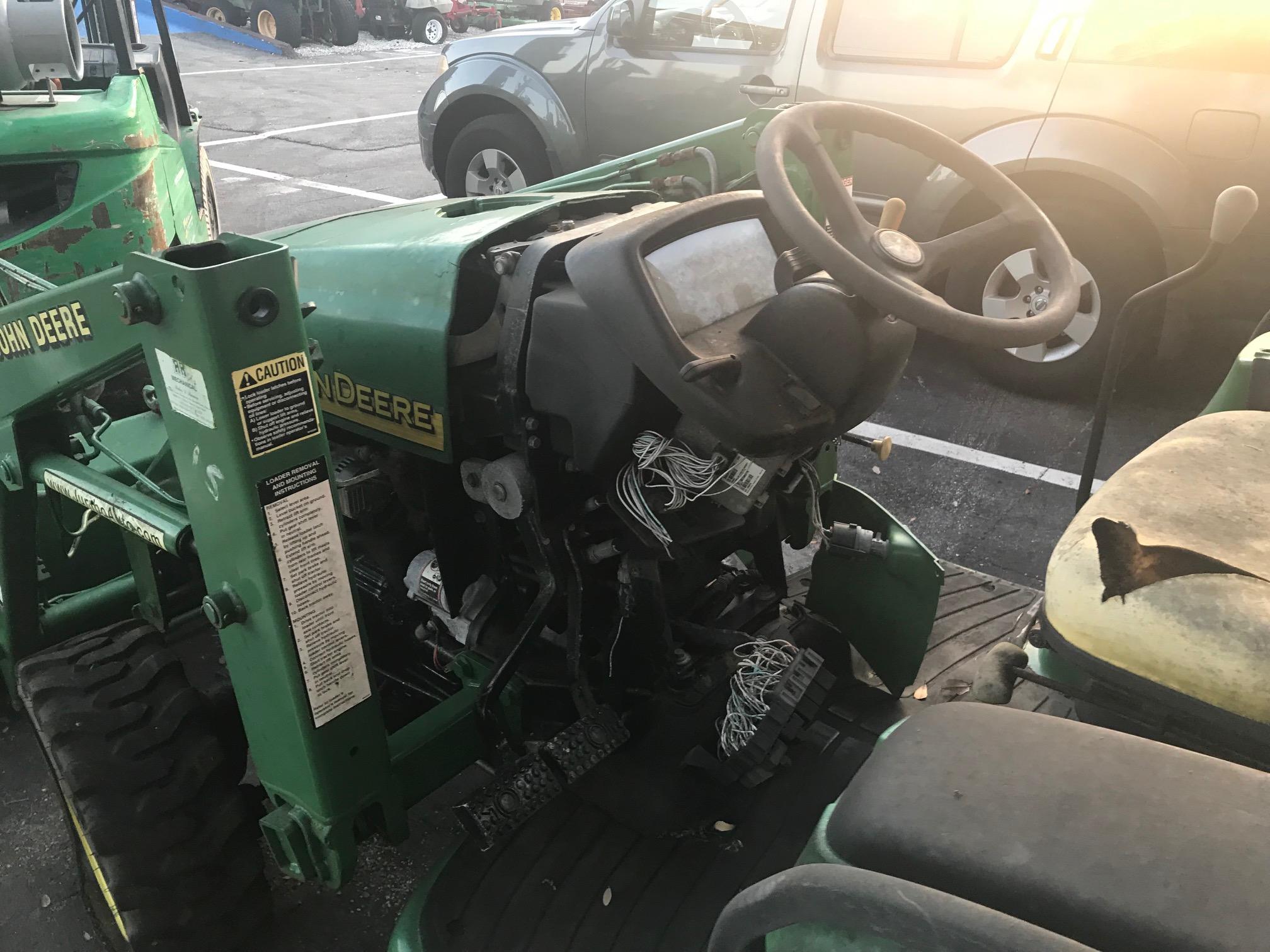 JOHN DEERE 420 MINI LOADER (AS-IS)