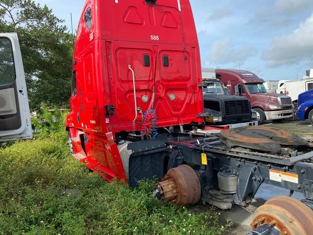 2012 FREIGHTLINER CASCADIA TRACTOR - VIN #1FUGGHDV3DSBH7786 - RED - SLEEPER CAB - MILES UNKNOWN (NO 