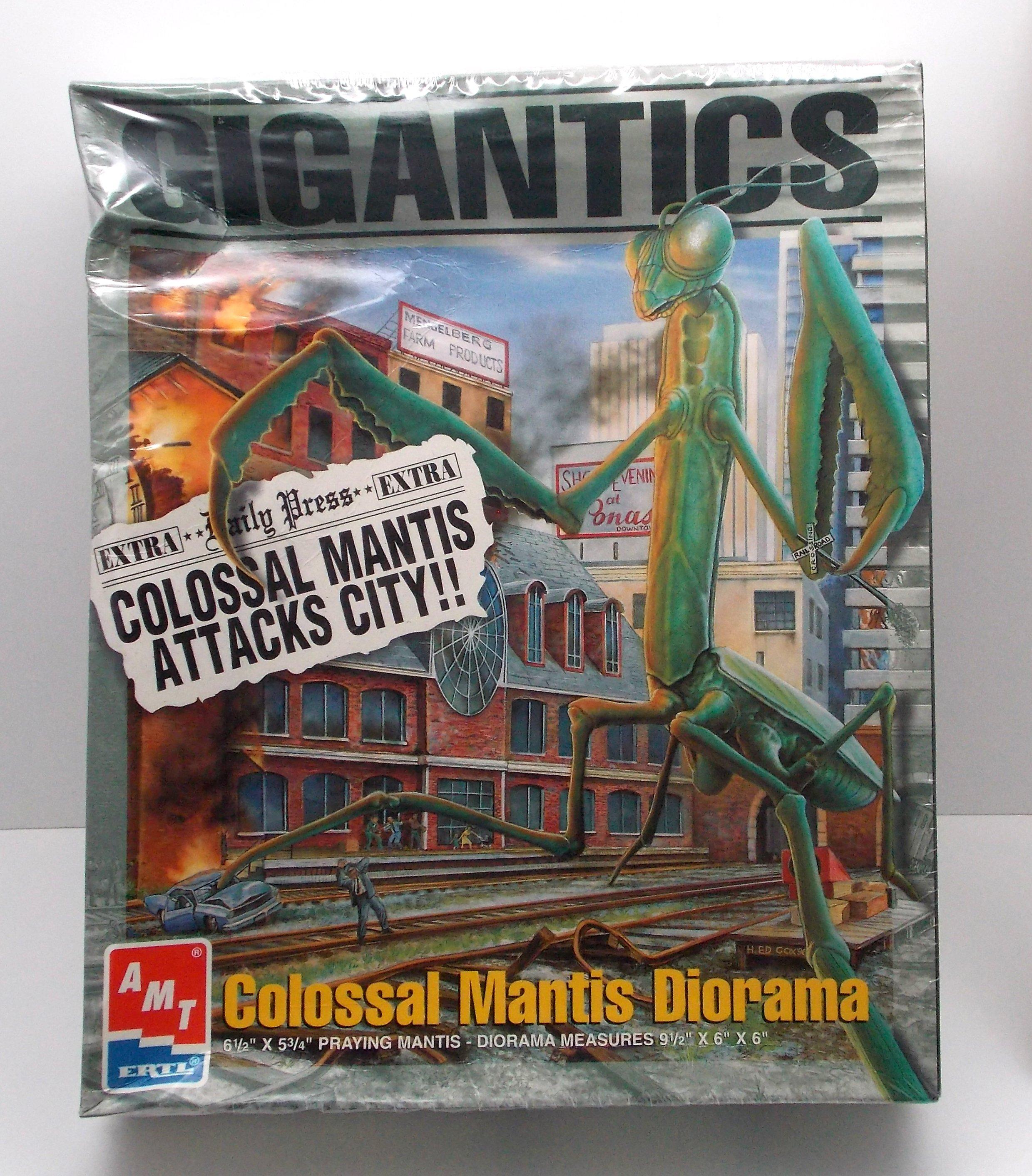 AMT Gigantics Colossal Mantis Diorama Model Kit