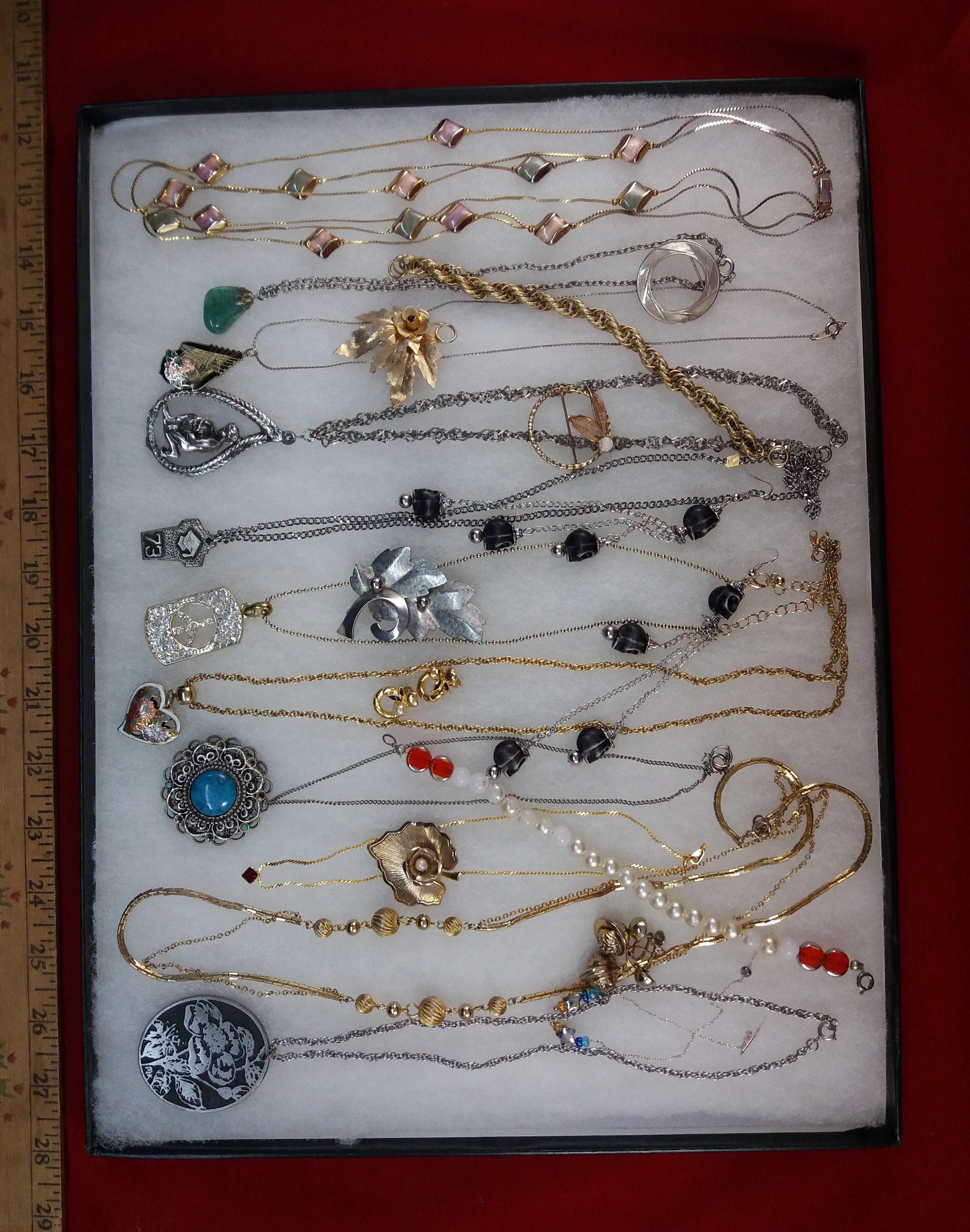 Necklace, Bracelet & Brooch Lot