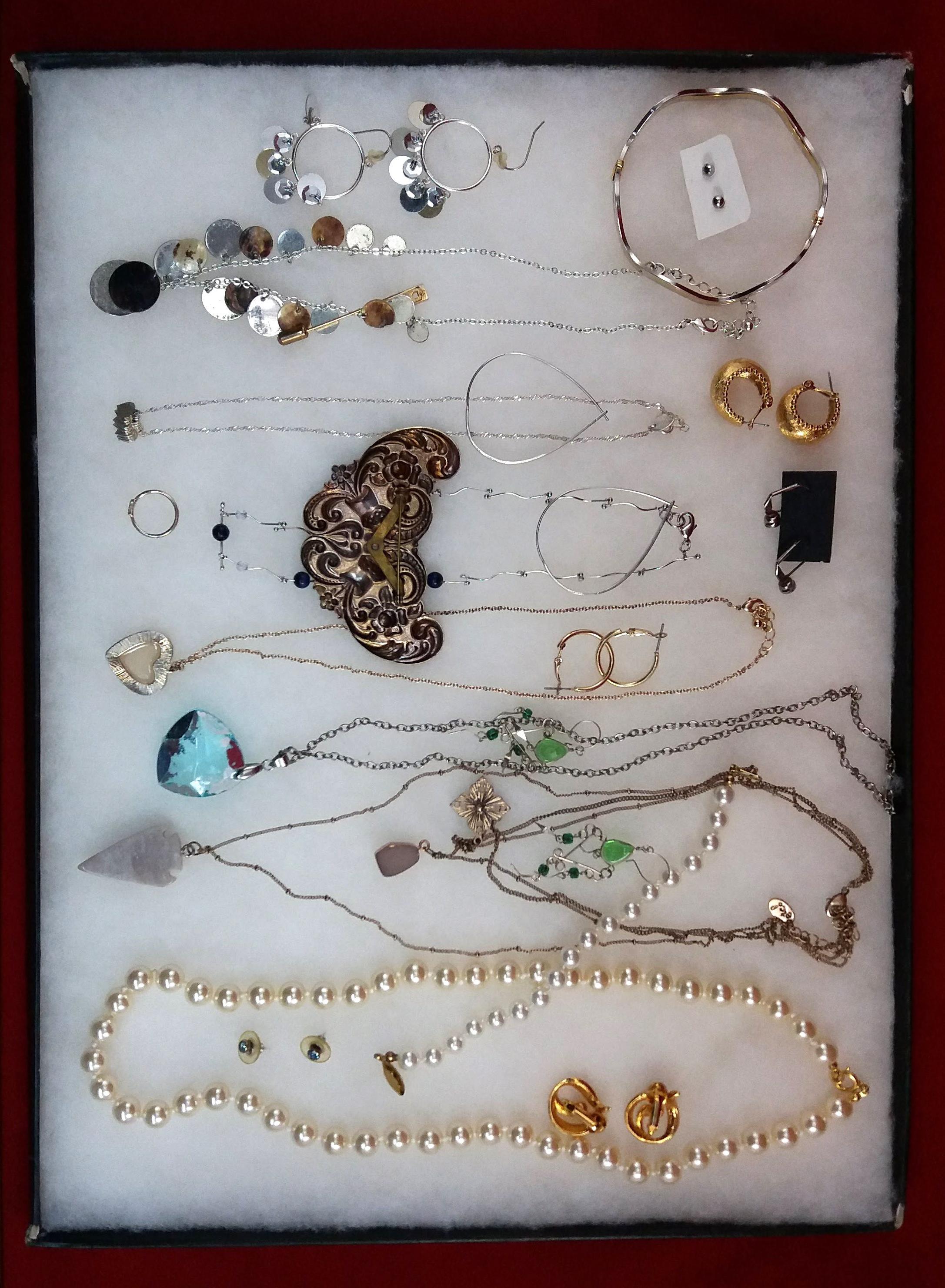 Necklace, Earring, & Bracelet Lot