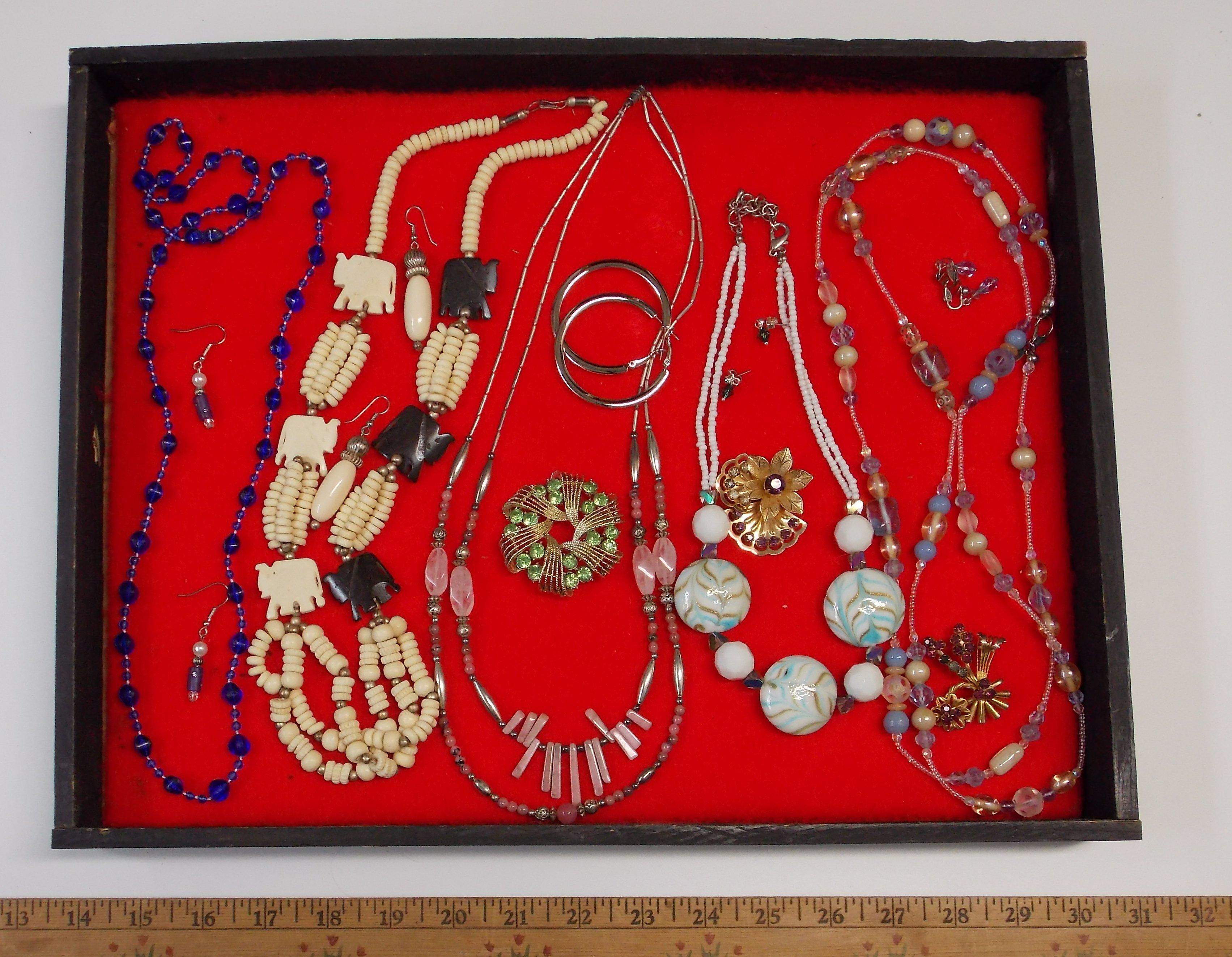 Necklace & Brooch Lot