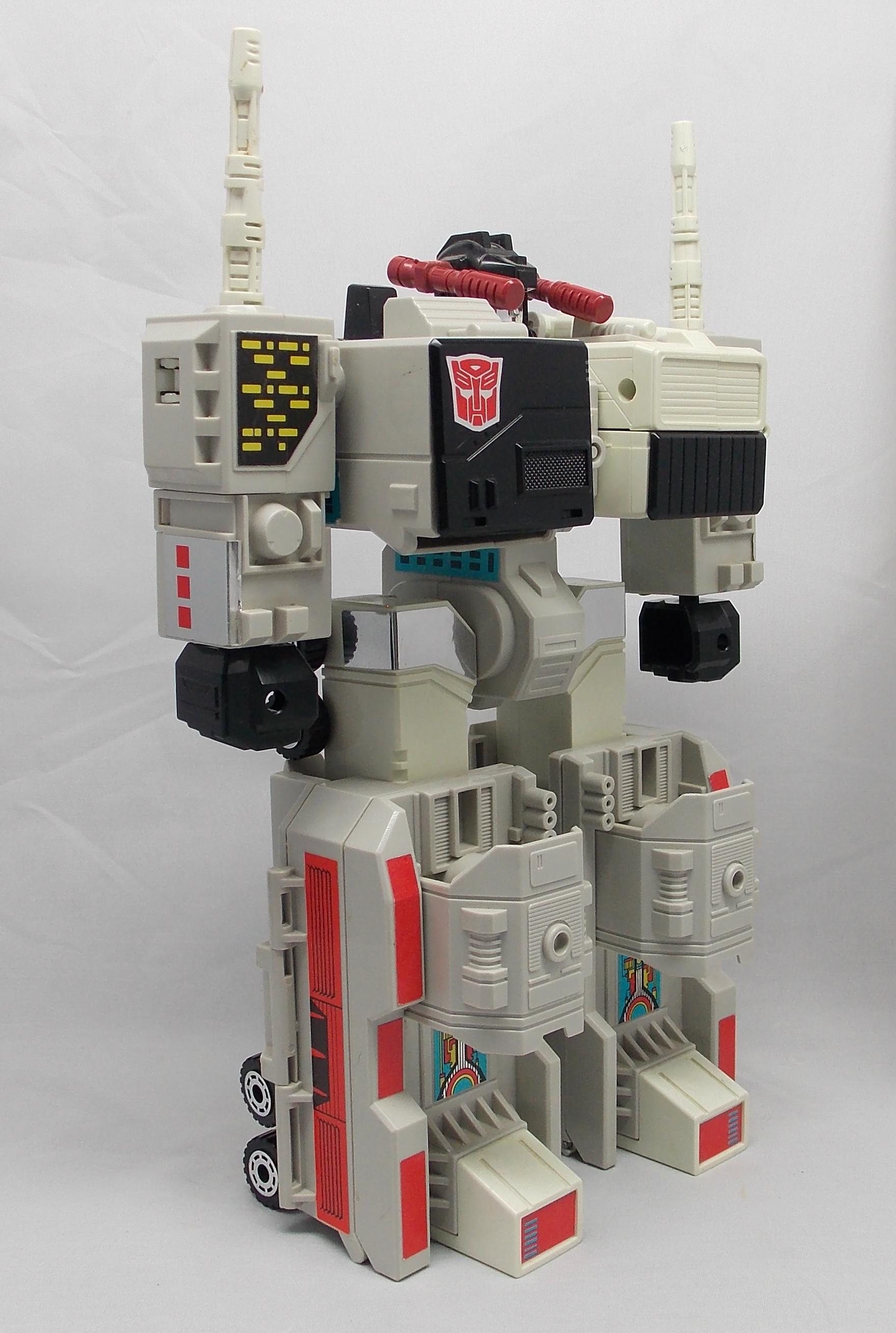 Metroplex G1 Vintage Transformers Figure