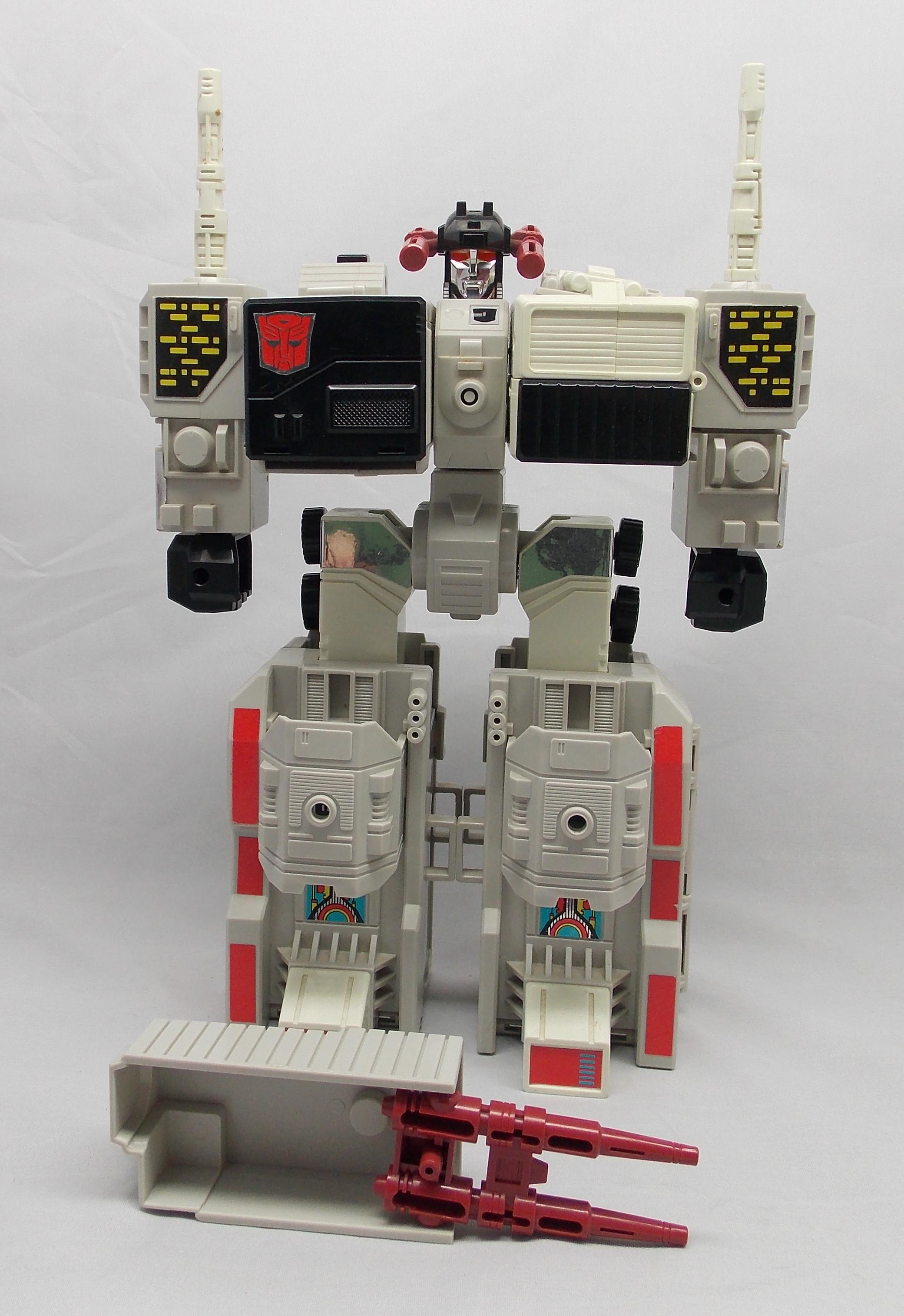 Metroplex G1 Vintage Transformers Figure