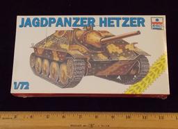 ESCI ERTL - 1/72 Scale German JagdPanzer Hetzer Tank Military Vehicle