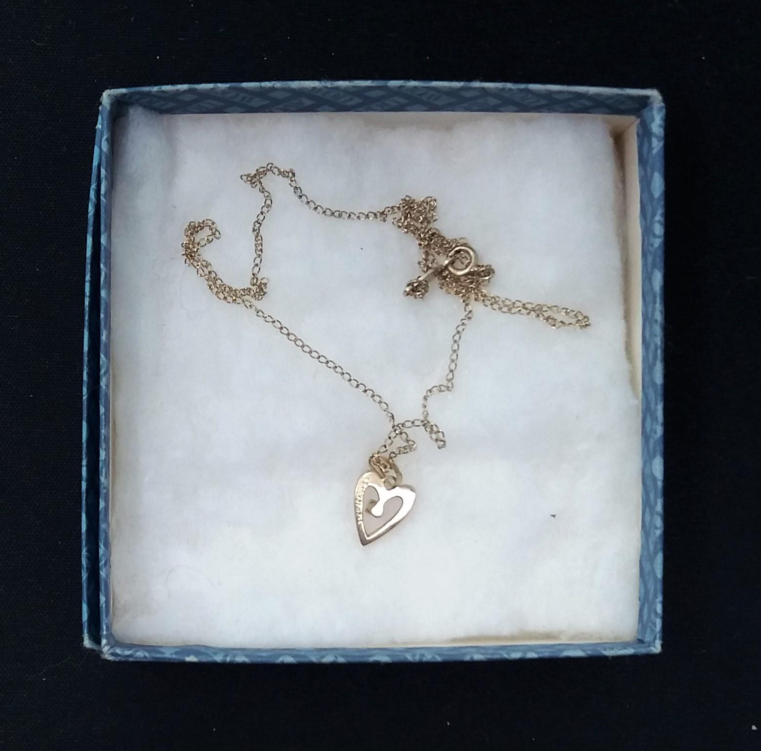 Heart Pendant Necklace w/ Clear Stone.