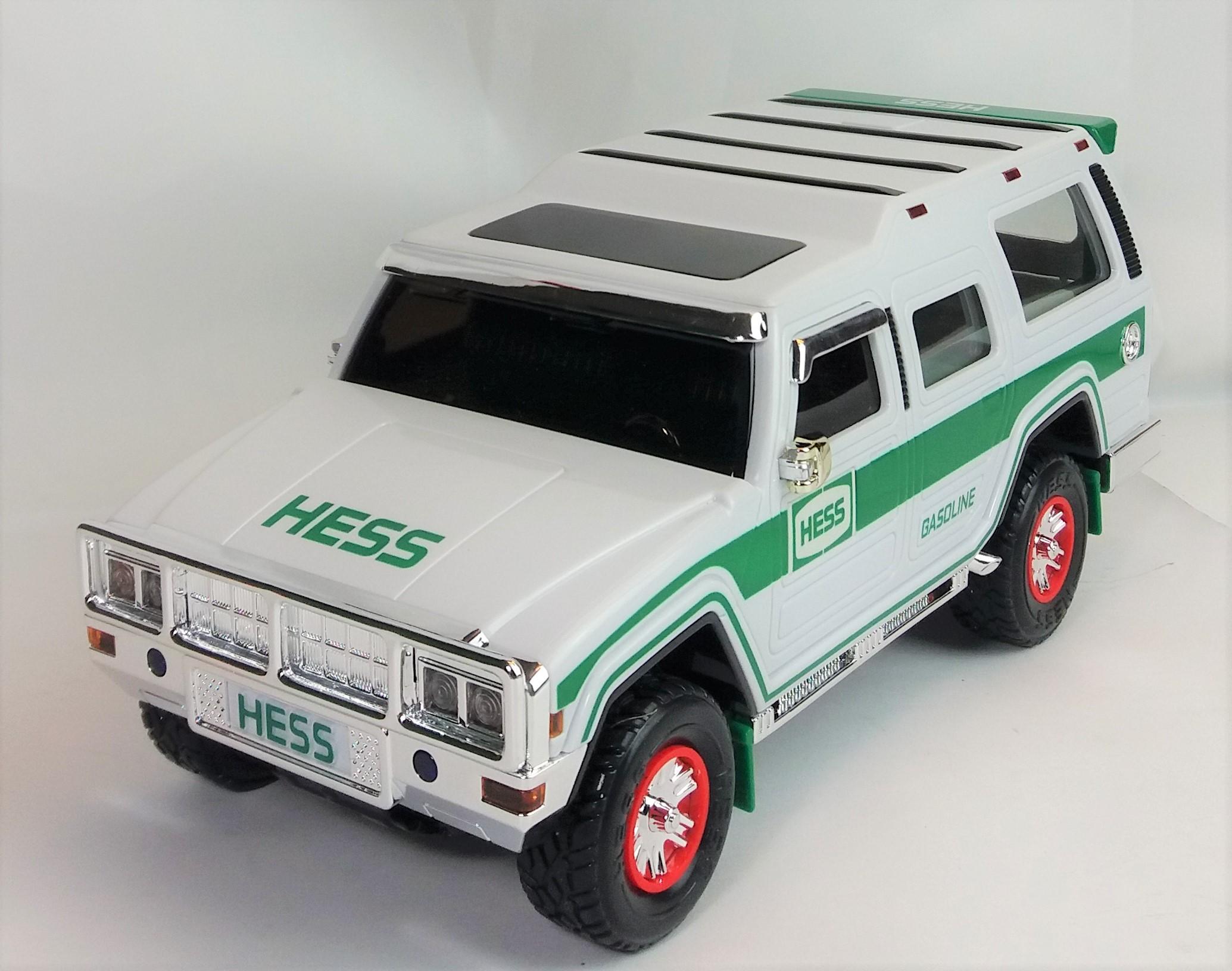 2004 Hess Truck Collectible in Packaging