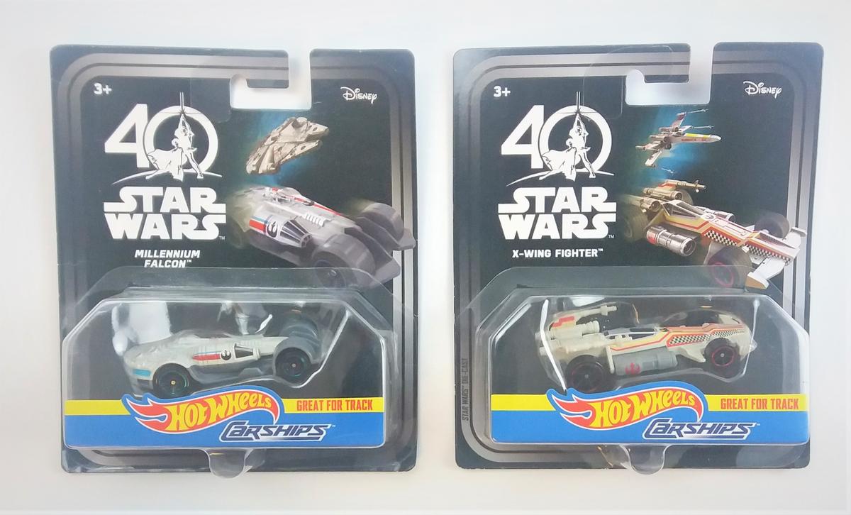 Millennium Falcon / X-Wing Hot Wheels Star Wars Carships Die Cast Collectible Vehicle