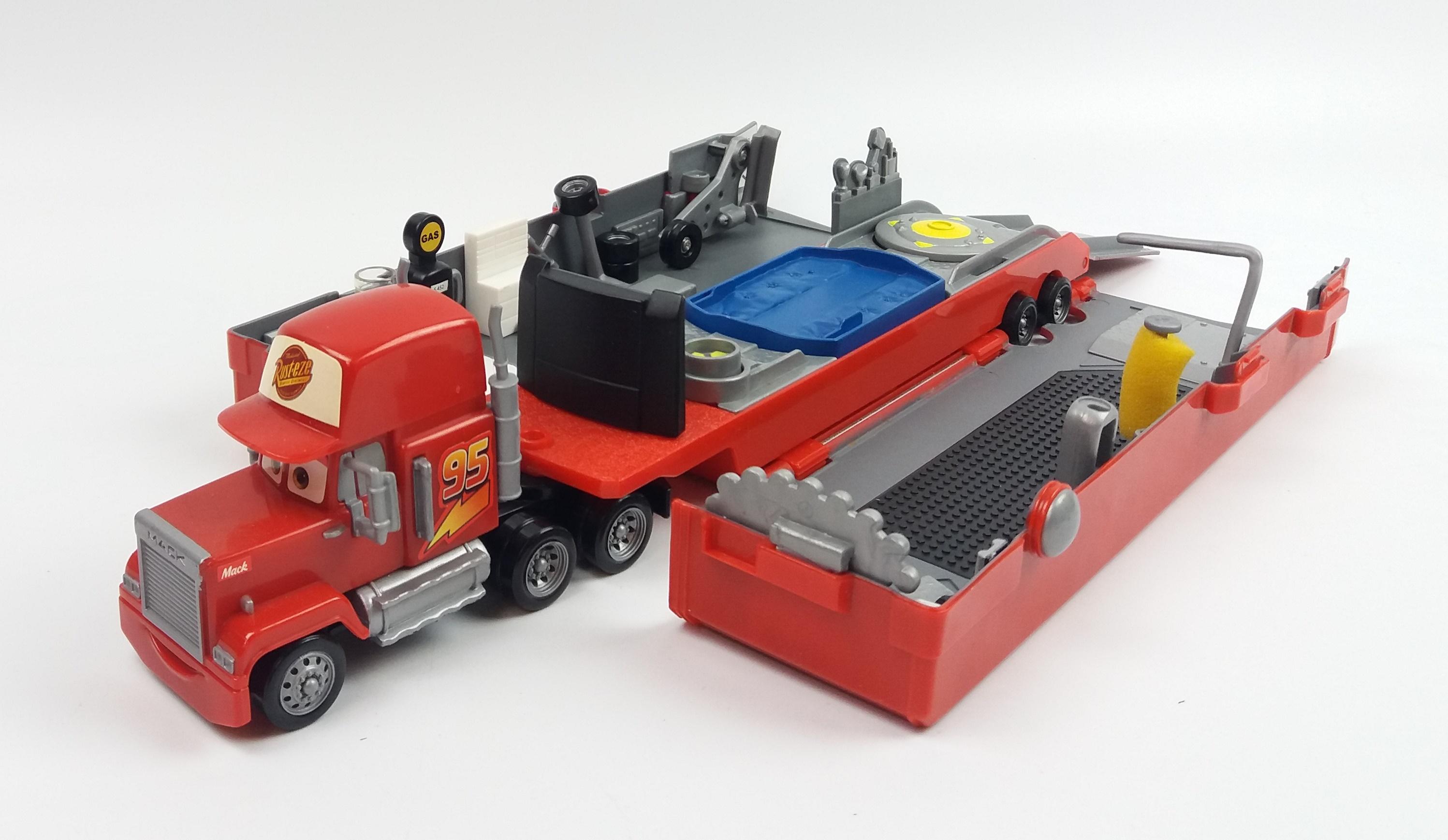 Disney Cars Mack Superliner 2005 Fold Out Truck Hauler Playset