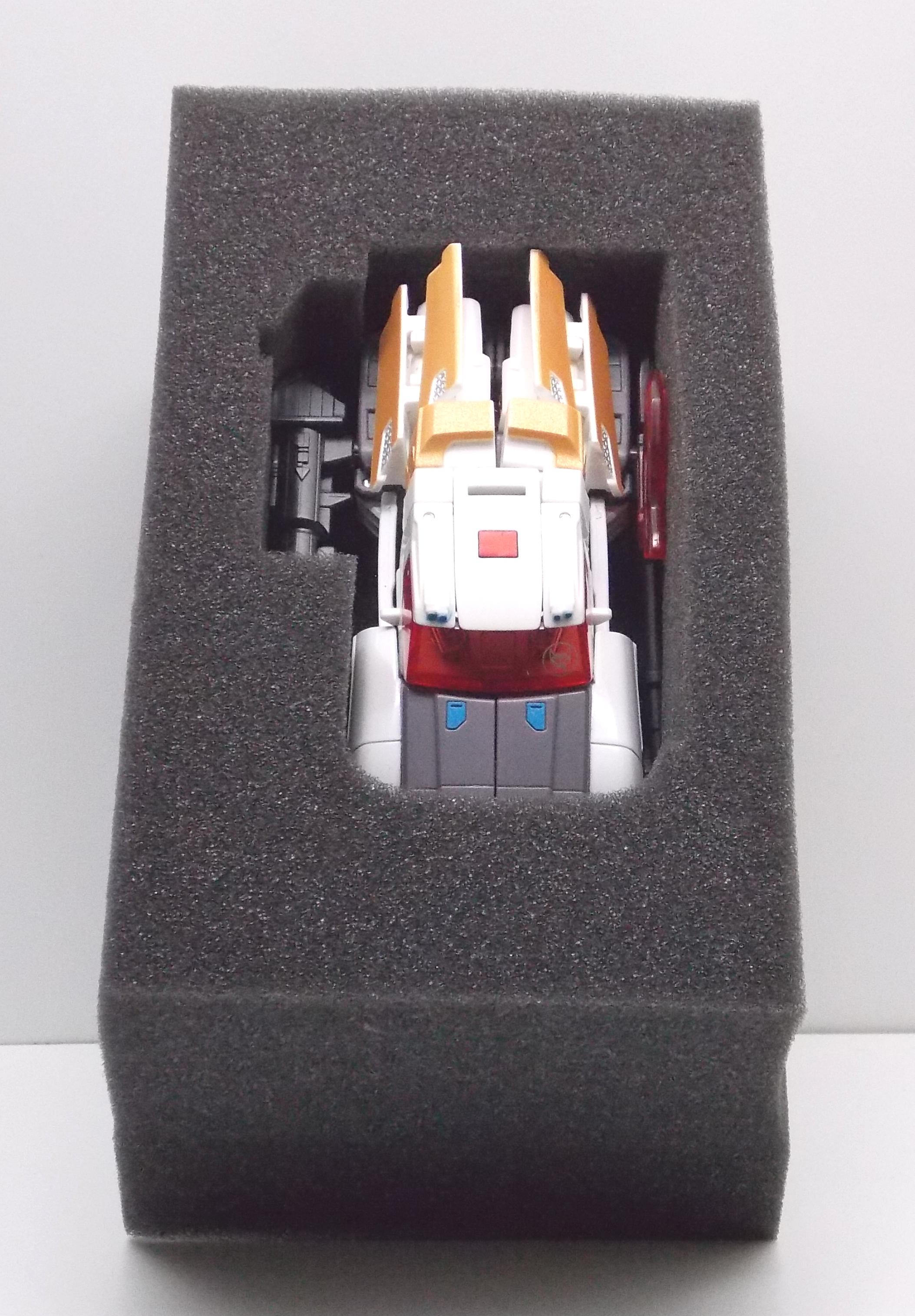 Lio Convoy Transformers Collector's Club Membership Exclusive Figure