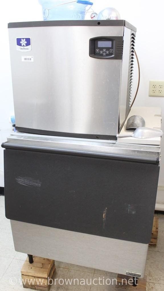 Manitowoc Ice Machine with bin - Model ID0322a-161, mf. 2006