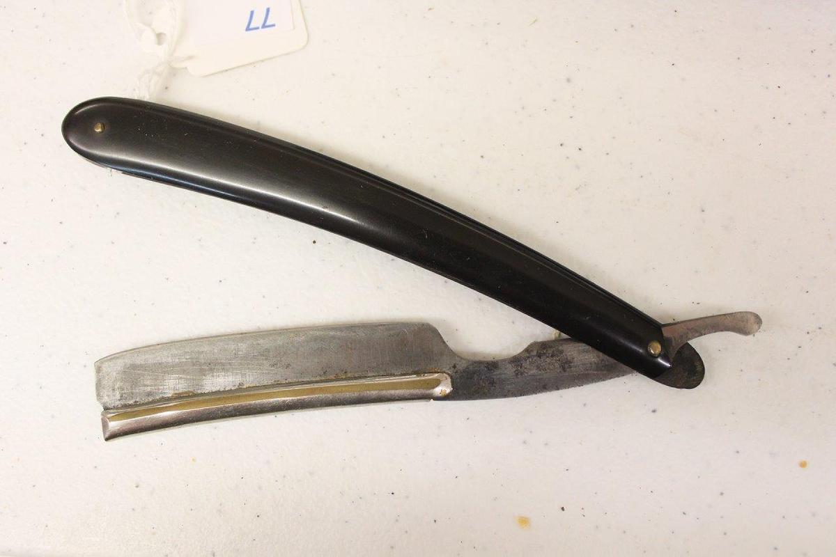 Erik Anton Berg straight razor and unmarked case,