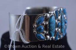 Contemporary bracelet with turquoise stones