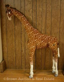 Stiles Brothers Safari life-sized stuffed giraffe, 6' to tip of ears - How fun!! **BROWN AUCTION