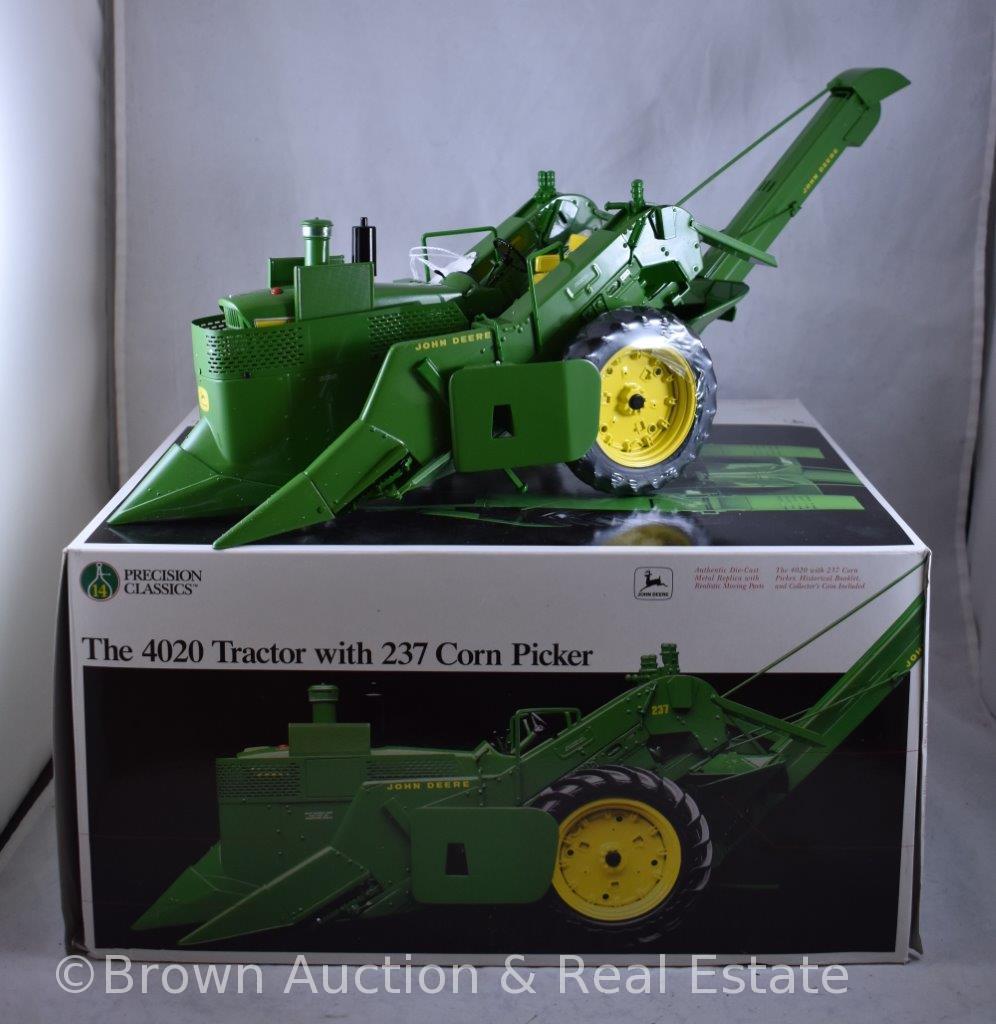 John Deere Precision Classics "The 4020 Tractor with 237 Corn Picker", 1/16 Scale, mib