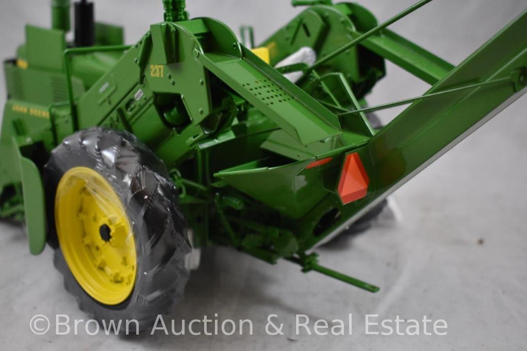 John Deere Precision Classics "The 4020 Tractor with 237 Corn Picker", 1/16 Scale, mib