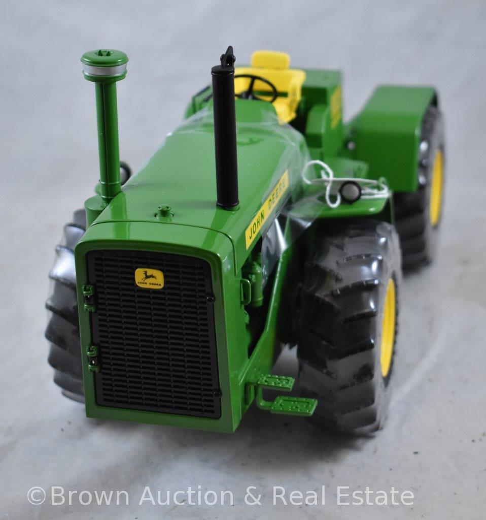 John Deere Precision Classics "The Model 8020 Tractor", 1/16 Scale, mib