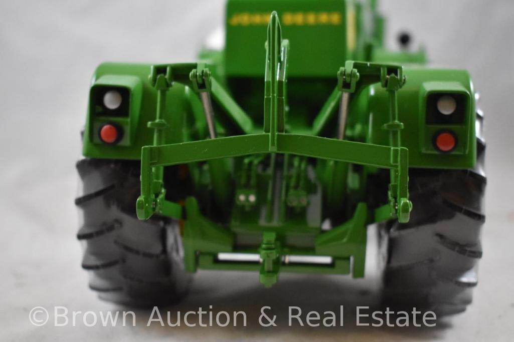 John Deere Precision Classics "The Model 8020 Tractor", 1/16 Scale, mib