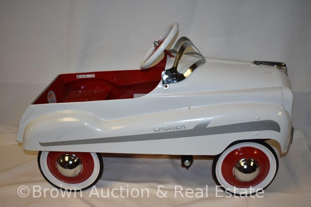 White "Cruiser" pedal car - New