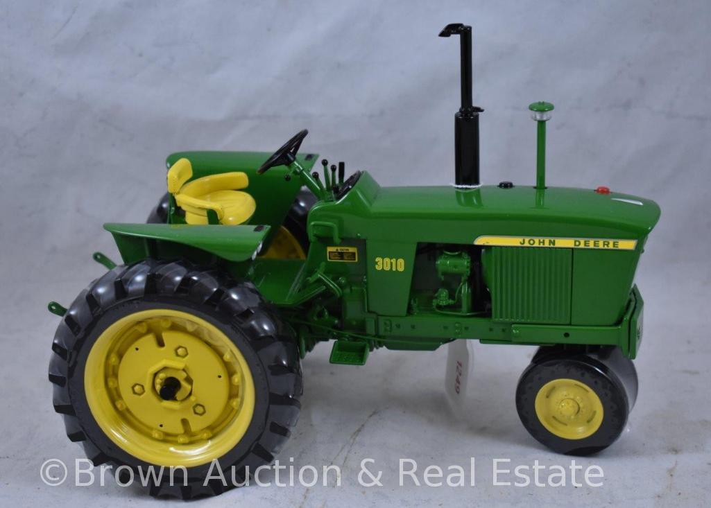 John Deere Precision Classics "Model 3010 Tractor", 1/16 Scale, mib