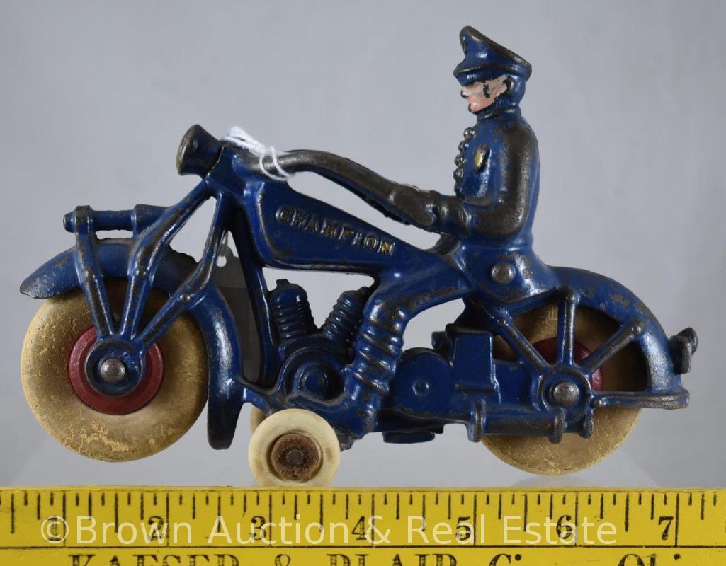 Champion cast iron Police Motorcycle, 7"l