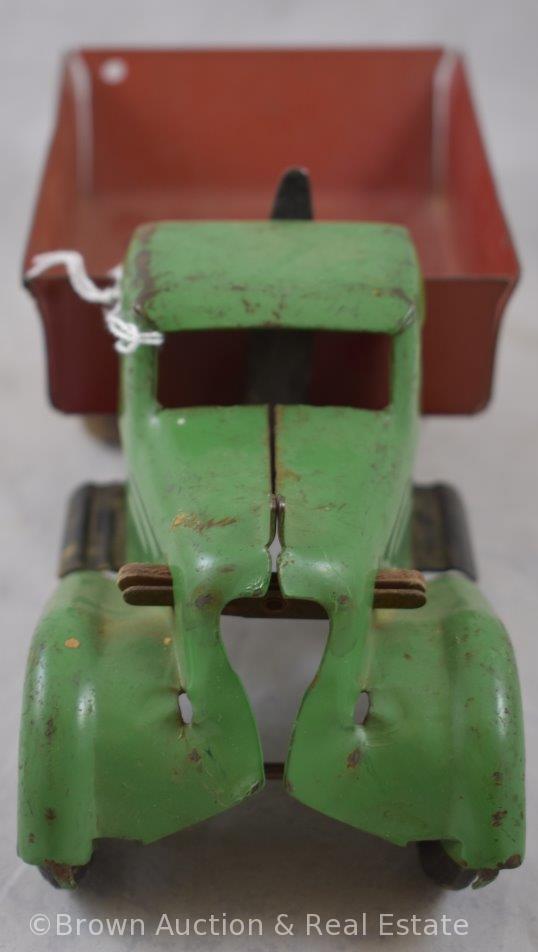 Wyandotte pressed steel dump truck, 10.5"